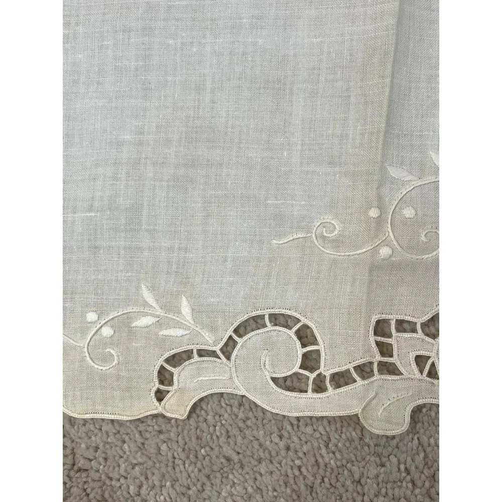 Antique Show Towels Italy Embroidered Eyelet Floral Scalloped Decorative